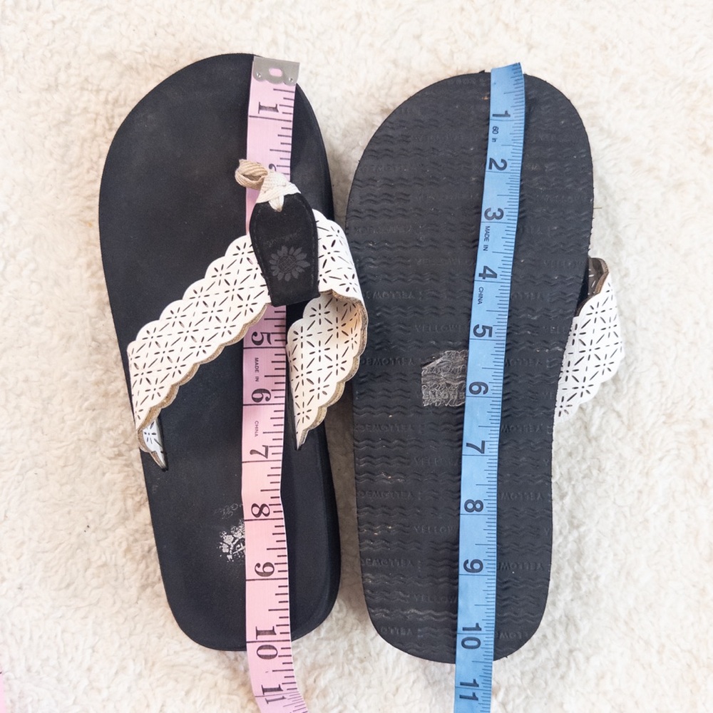 Yellow Box White Cutout Faux Leather Flip Flops Women’s Size 8 - Picture 5 of 8